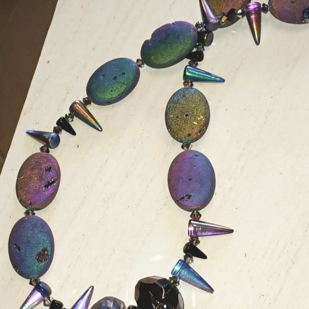 Rainbow druzy geode agate crystal necklace with glass skulls & spikes &earrings - Picture 8 of 15